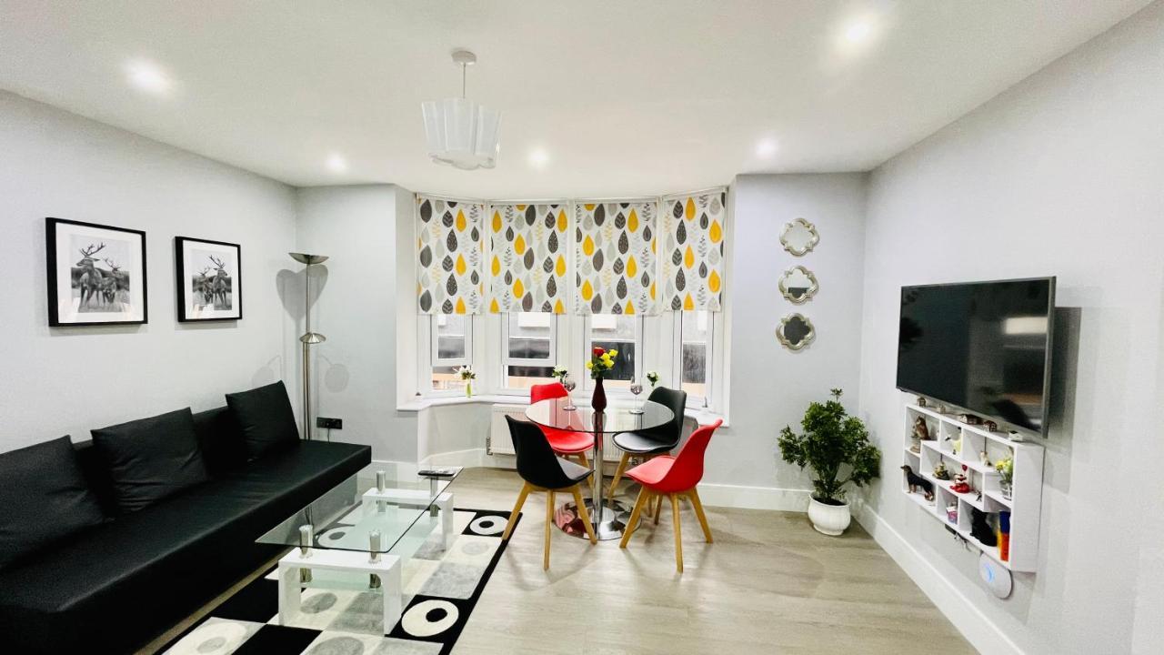Executive Central Self Contained Flat By Cozynest Reading Exterior photo